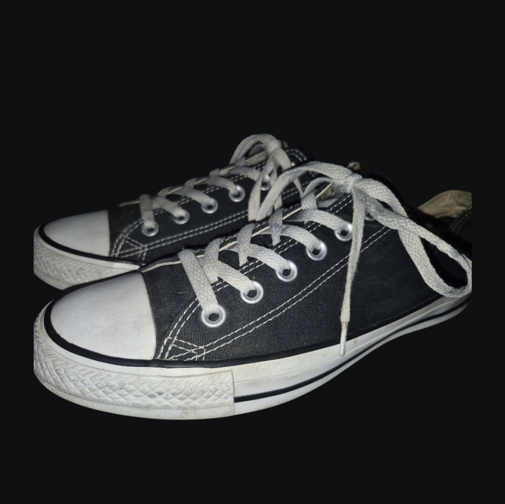 Converse Black and White Classic Chucks - Womens Size 10/ Mens Size 8